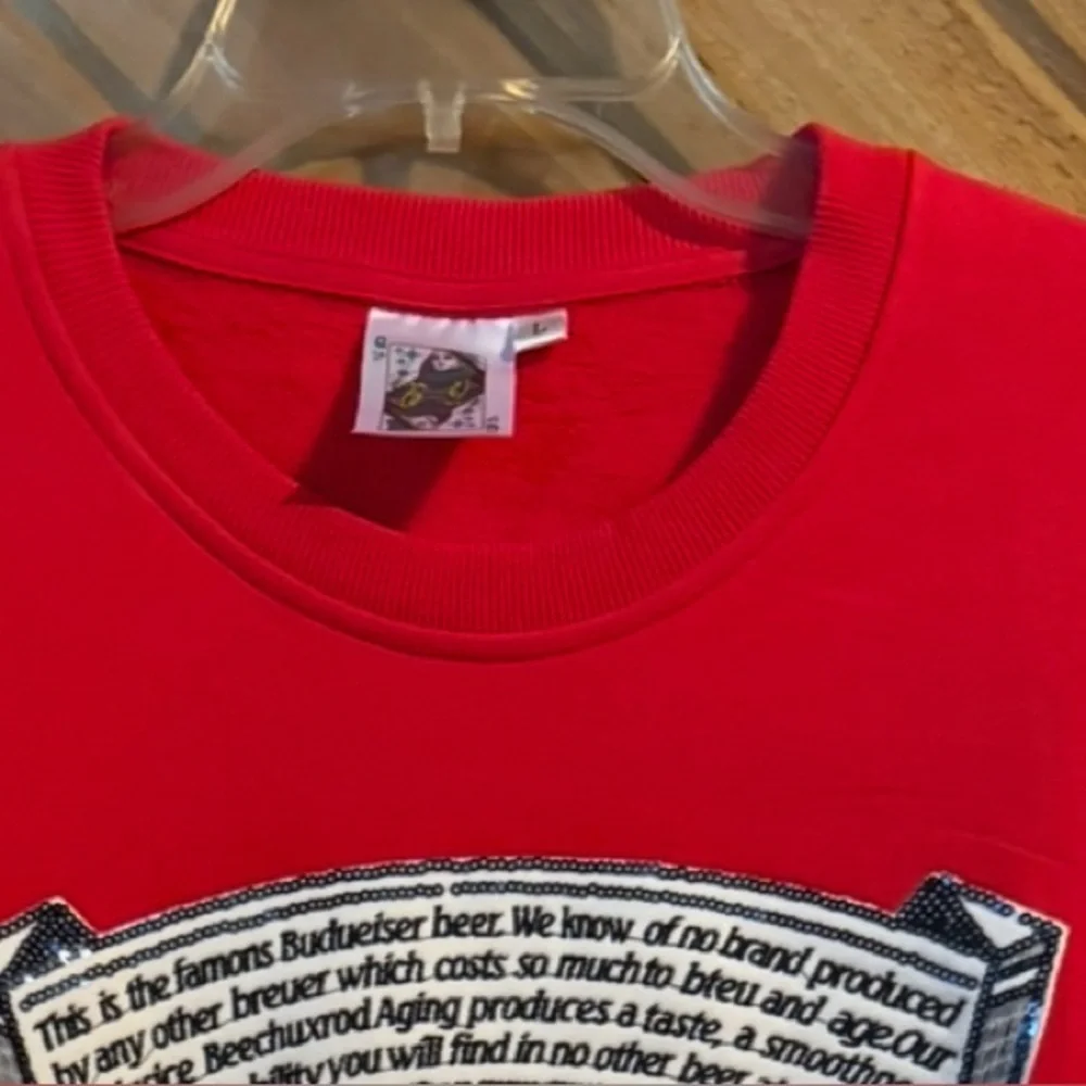 QUEEN OF SPARKLES - NWOT - Red Queen of Beers - Graphic Sweatshirt - Picture 2 of 3